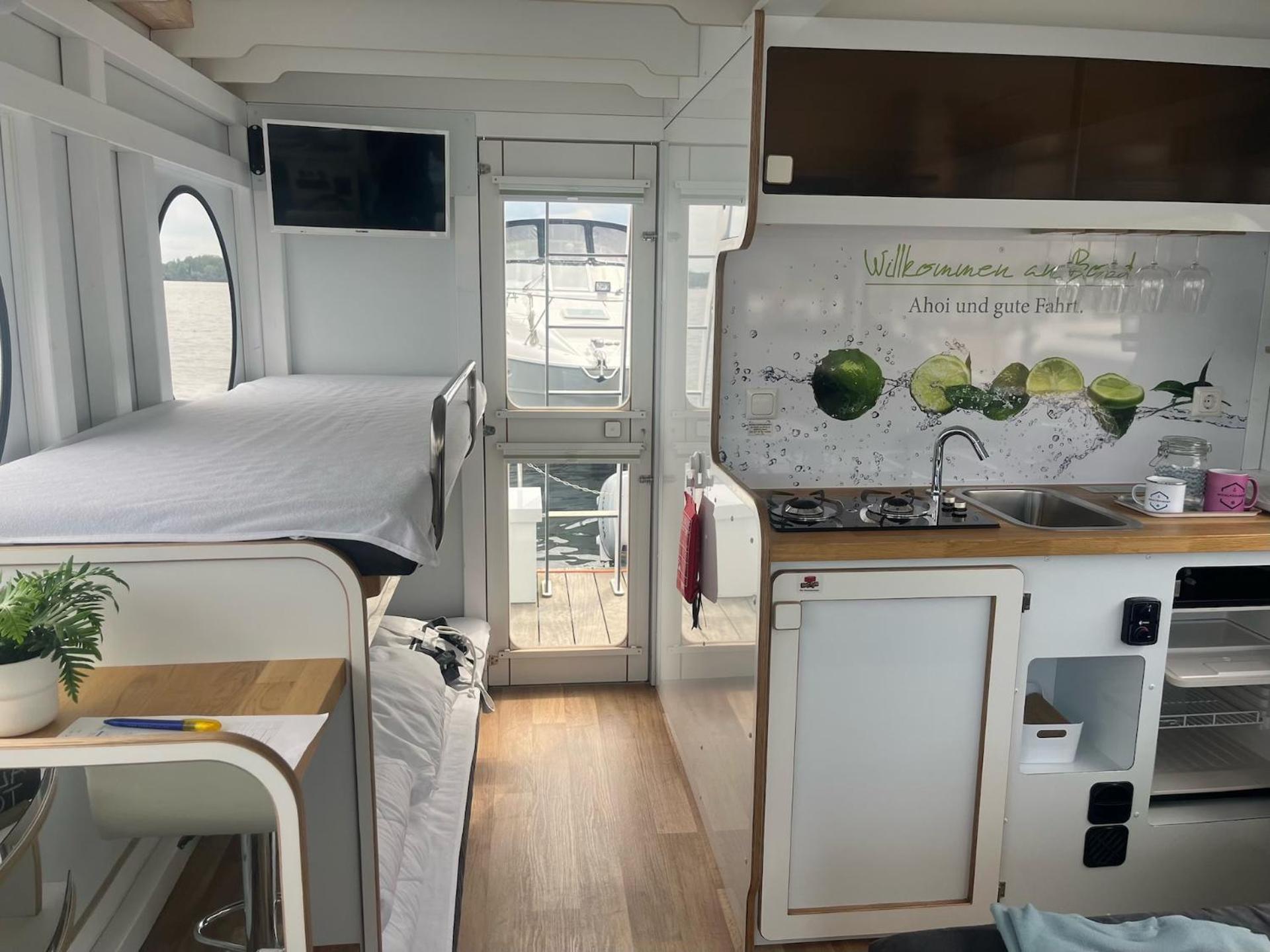 Wohlfuehlboot Hausboot - Festlieger Im Hafen Bad Saarow - Wc An Bord, Dusche An Land Hotel Екстериор снимка