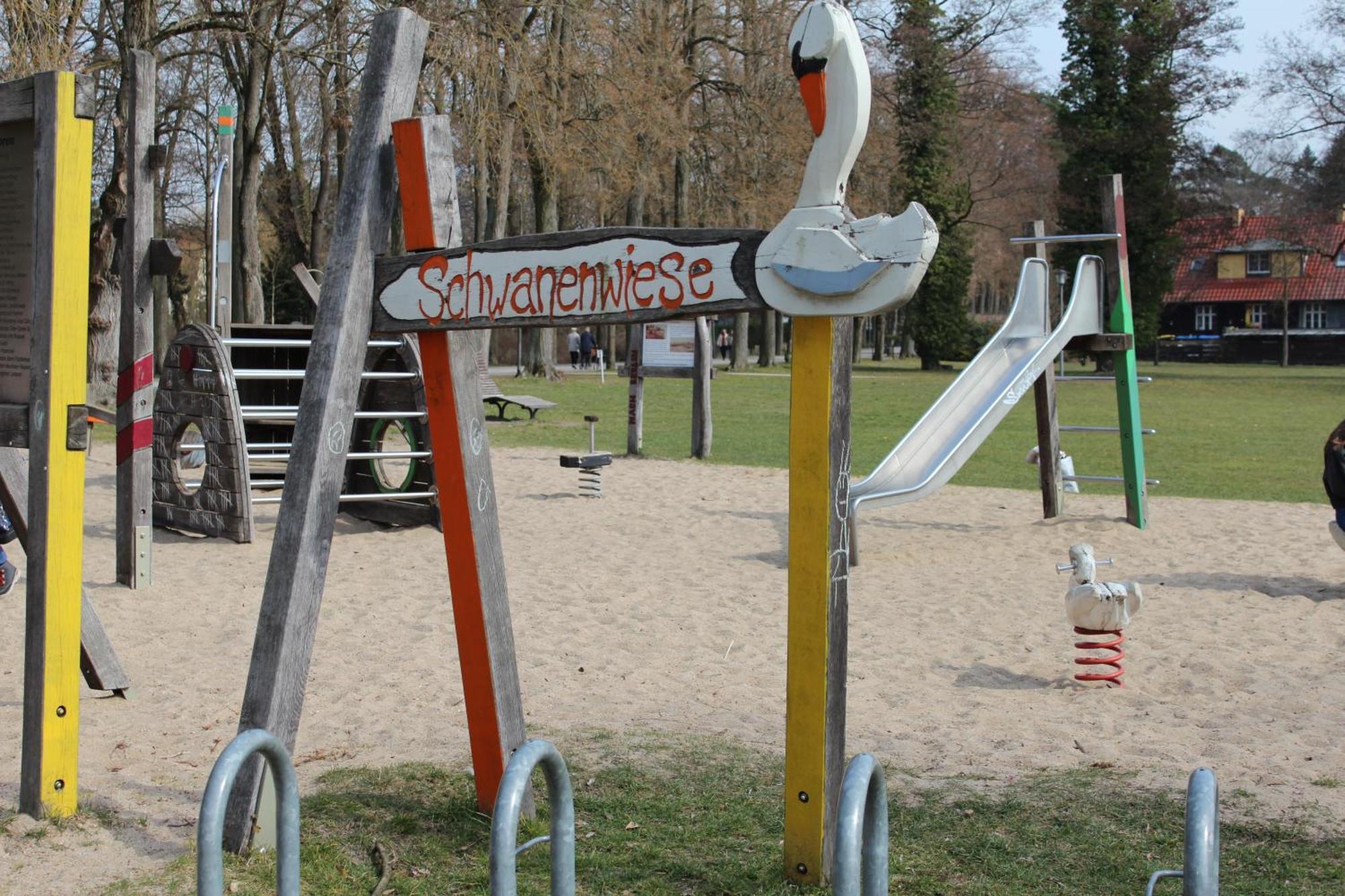 Wohlfuehlboot Hausboot - Festlieger Im Hafen Bad Saarow - Wc An Bord, Dusche An Land Hotel Екстериор снимка